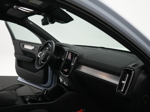 Volvo  XC40 2.0 B4 Plus Dark | Harman/Kardon | Adaptive Cruise | BLIS | Keyless | Google ActivLease financial lease