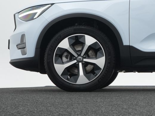 Volvo  XC40 2.0 B4 Plus Dark | Harman/Kardon | Adaptive Cruise | BLIS | Keyless | Google ActivLease financial lease