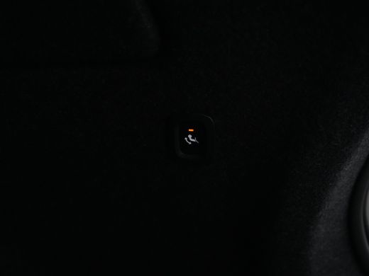 Volvo  XC40 2.0 B4 Plus Dark | Harman/Kardon | Adaptive Cruise | BLIS | Keyless | Google ActivLease financial lease