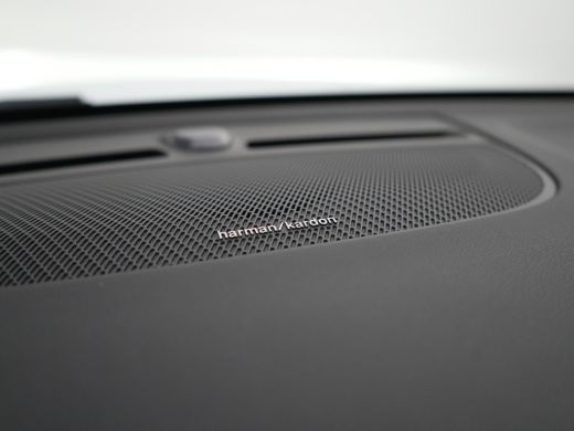 Volvo  XC40 2.0 B4 Plus Dark | Harman/Kardon | Adaptive Cruise | BLIS | Keyless | Google ActivLease financial lease