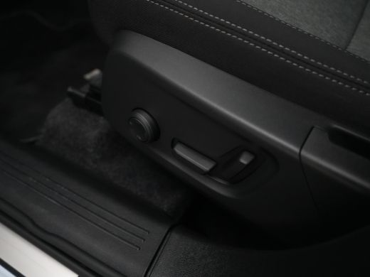 Volvo  XC40 2.0 B4 Plus Dark | Harman/Kardon | Adaptive Cruise | BLIS | Keyless | Google ActivLease financial lease