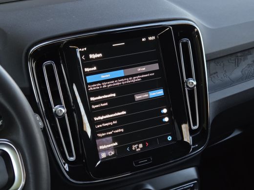 Volvo  XC40 Recharge Core | Camera | CarPlay | Lane Keeping | Climate | 19" Velgen ActivLease financial lease