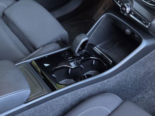 Volvo  XC40 Recharge Core | Camera | CarPlay | Lane Keeping | Climate | 19" Velgen ActivLease financial lease