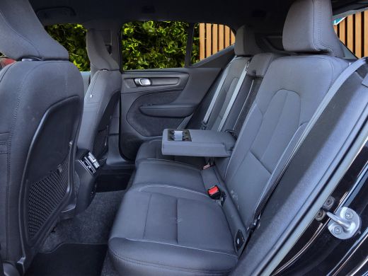 Volvo  XC40 Recharge Core | Camera | CarPlay | Lane Keeping | Climate | 19" Velgen ActivLease financial lease