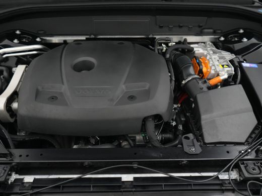 Volvo  XC60 T6 AWD Ultra Dark | 360&deg; Camera | Head-Up | Panoramadak | Trekhaak ActivLease financial lease