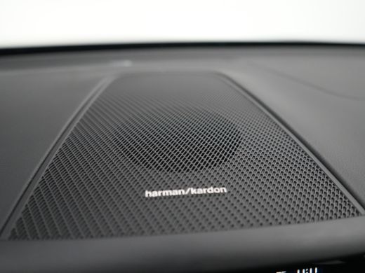 Volvo  XC60 T6 AWD Ultra Dark | 360&deg; Camera | Head-Up | Panoramadak | Trekhaak ActivLease financial lease