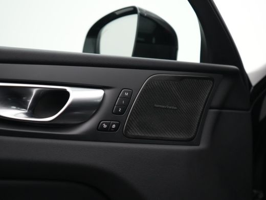 Volvo  XC60 T6 AWD Ultra Dark | 360&deg; Camera | Head-Up | Panoramadak | Trekhaak ActivLease financial lease