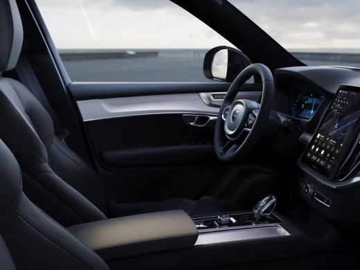 Volvo  XC90 T8 455PK Black Ed. Executive Edition | luchtvering | B&W Audio | Gelam Glas | Getint Glas | Trekhaak ActivLease financial lease