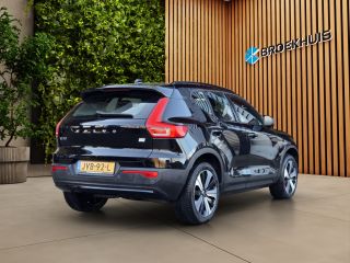 Volvo  XC40 Recharge Core | Camera | CarPlay | Lane Keeping | Climate | 19" Velgen