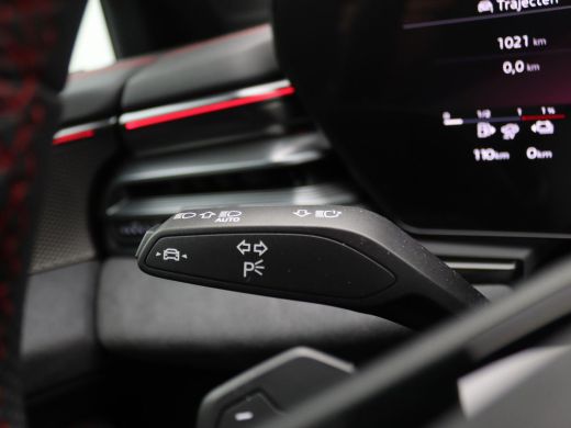 Audi A6 Avant 2.0 e-hybrid quattro S edition Competition 367PK Tech Pro, trekhaak, elek. stoelen, head-up... ActivLease financial lease