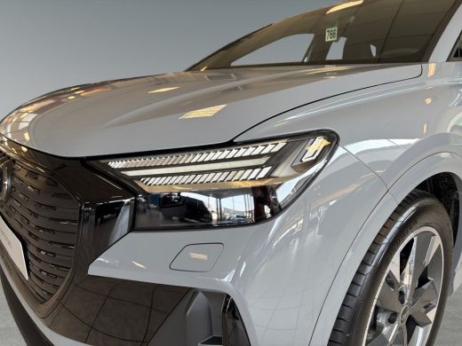 Audi Q4 e-tron 45 quattro S Edition Competition 82 kWh | Optiekpakket zwart plus | Glazen panoramadak | Assisten... ActivLease financial lease