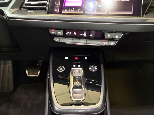 Audi Q4 e-tron 45 quattro S Edition Competition 82 kWh | Optiekpakket zwart plus | Glazen panoramadak | Assisten... ActivLease financial lease