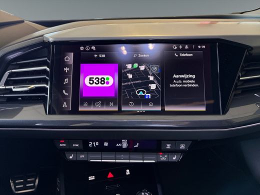 Audi Q4 e-tron 45 quattro S Edition Competition 82 kWh | Optiekpakket zwart plus | Glazen panoramadak | Assisten... ActivLease financial lease