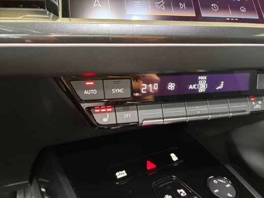Audi Q4 e-tron 45 quattro S Edition Competition 82 kWh | Optiekpakket zwart plus | Glazen panoramadak | Assisten... ActivLease financial lease