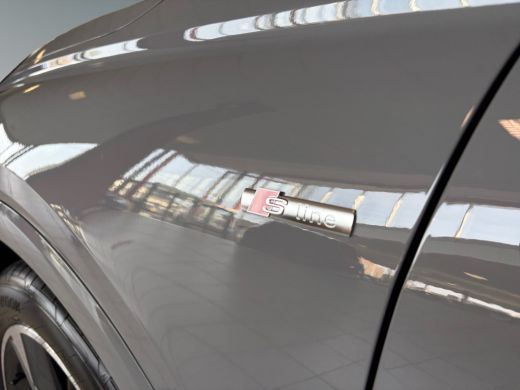Audi Q4 e-tron 45 quattro S Edition Competition 82 kWh | Optiekpakket zwart plus | Glazen panoramadak | Assisten... ActivLease financial lease