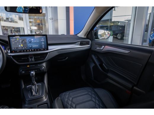 Ford Focus 1.0 EcoBoost Hybrid Vignale | 155pk! | Uniek/full options! | Trekhaak | Leder | Adap cruise | App... ActivLease financial lease