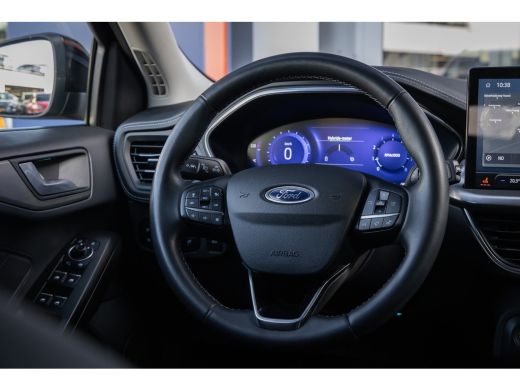 Ford Focus 1.0 EcoBoost Hybrid Vignale | 155pk! | Uniek/full options! | Trekhaak | Leder | Adap cruise | App... ActivLease financial lease