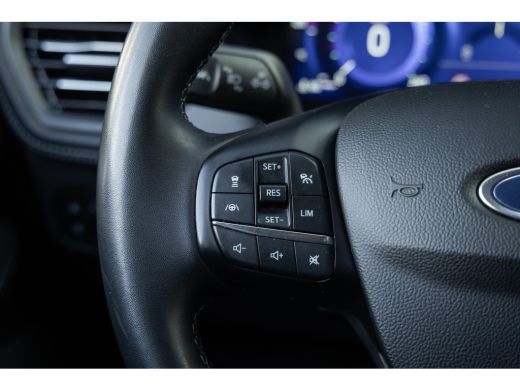 Ford Focus 1.0 EcoBoost Hybrid Vignale | 155pk! | Uniek/full options! | Trekhaak | Leder | Adap cruise | App... ActivLease financial lease