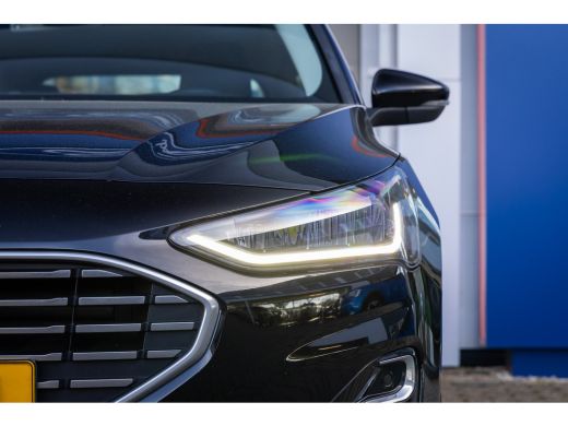 Ford Focus 1.0 EcoBoost Hybrid Vignale | 155pk! | Uniek/full options! | Trekhaak | Leder | Adap cruise | App... ActivLease financial lease