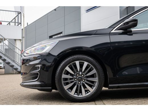 Ford Focus 1.0 EcoBoost Hybrid Vignale | 155pk! | Uniek/full options! | Trekhaak | Leder | Adap cruise | App... ActivLease financial lease