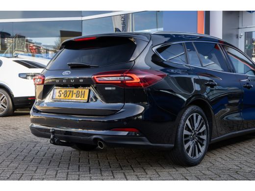 Ford Focus 1.0 EcoBoost Hybrid Vignale | 155pk! | Uniek/full options! | Trekhaak | Leder | Adap cruise | App... ActivLease financial lease
