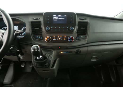 Ford Transit Custom 2.0 TDCI L2H1 | DC | 2800kg Trekgew. | 6 Zits | Airco | Cruise | Parkeersensoren ActivLease financial lease