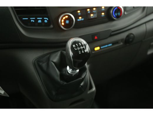 Ford Transit Custom 2.0 TDCI L2H1 | DC | 2800kg Trekgew. | 6 Zits | Airco | Cruise | Parkeersensoren ActivLease financial lease