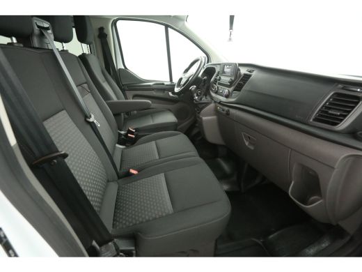 Ford Transit Custom 2.0 TDCI L2H1 | DC | 2800kg Trekgew. | 6 Zits | Airco | Cruise | Parkeersensoren ActivLease financial lease