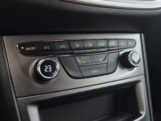 Opel Astra Sports Tourer 1.2 Edition Trekhaak | Climate control | Camera | Parkeersensoren | Full map naviga... ActivLease financial lease
