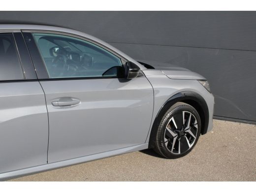 Peugeot 208 Hybrid 100 e-DCS6 GT | Automaat | Navi by app | Panoramadak | Camera | Apple carplay | 7.000km | ... ActivLease financial lease