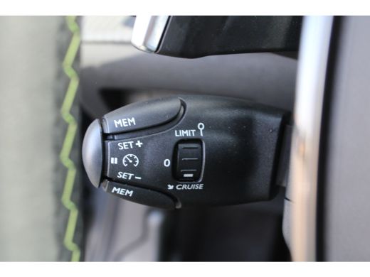 Peugeot 208 Hybrid 100 e-DCS6 GT | Automaat | Navi by app | Panoramadak | Camera | Apple carplay | 7.000km | ... ActivLease financial lease