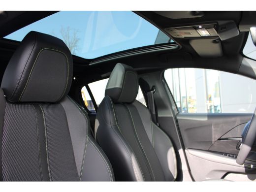 Peugeot 208 Hybrid 100 e-DCS6 GT | Automaat | Navi by app | Panoramadak | Camera | Apple carplay | 7.000km | ... ActivLease financial lease