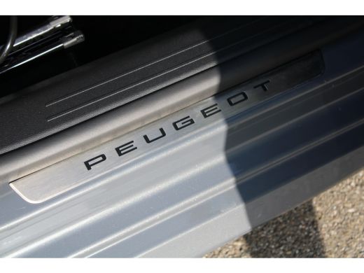 Peugeot 208 Hybrid 100 e-DCS6 GT | Automaat | Navi by app | Panoramadak | Camera | Apple carplay | 7.000km | ... ActivLease financial lease