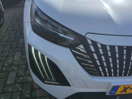Peugeot e-2008 EV GT 54 kWh | Navigatie | Panorama/schuifdak | Fase 3 laden | Camera voor + achter | 18 Inch LMV | ActivLease financial lease