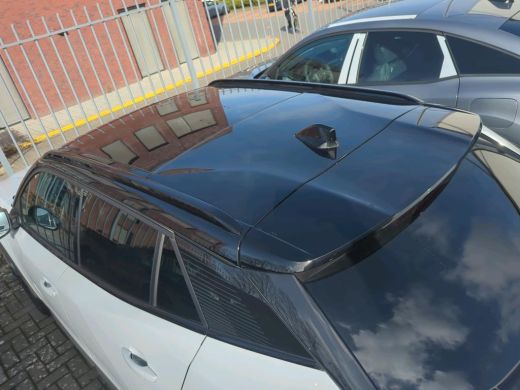 Peugeot e-2008 EV GT 54 kWh | Navigatie | Panorama/schuifdak | Fase 3 laden | Camera voor + achter | 18 Inch LMV | ActivLease financial lease