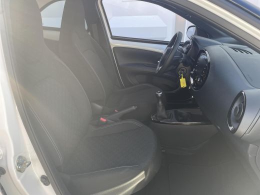 Toyota Aygo 1.0 VVT-i MT Pulse | 06-10141018 Voor meer informatie ActivLease financial lease