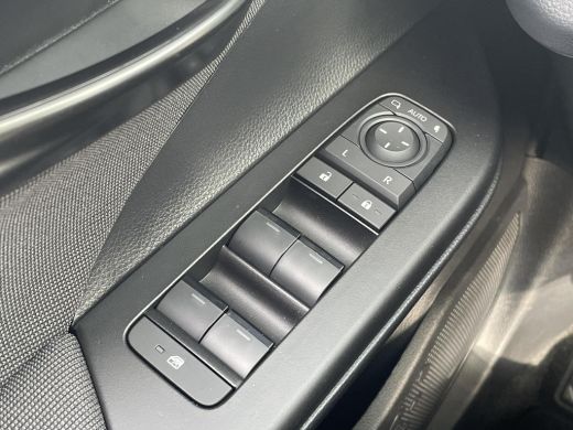 Toyota C-HR 2.0 Plug-in Hybrid 220 Dynamic ActivLease financial lease