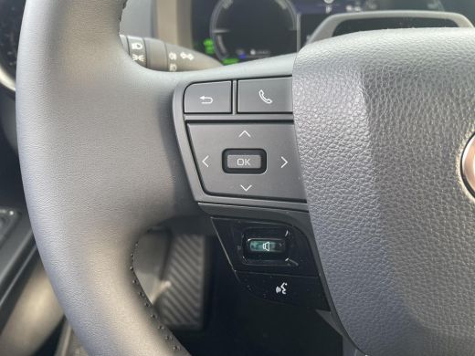 Toyota C-HR 2.0 Plug-in Hybrid 220 Dynamic ActivLease financial lease