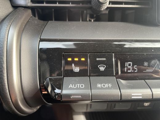 Toyota C-HR 2.0 Plug-in Hybrid 220 Dynamic ActivLease financial lease