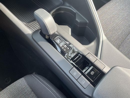 Toyota C-HR 2.0 Plug-in Hybrid 220 Dynamic ActivLease financial lease