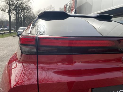 Toyota C-HR 2.0 Plug-in Hybrid 220 Dynamic ActivLease financial lease