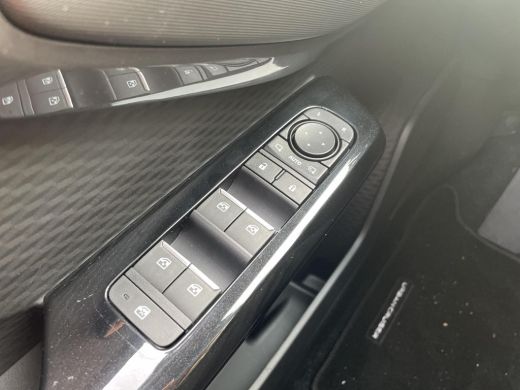 Toyota Urban Cruiser Dynamic 61 kWh ActivLease financial lease