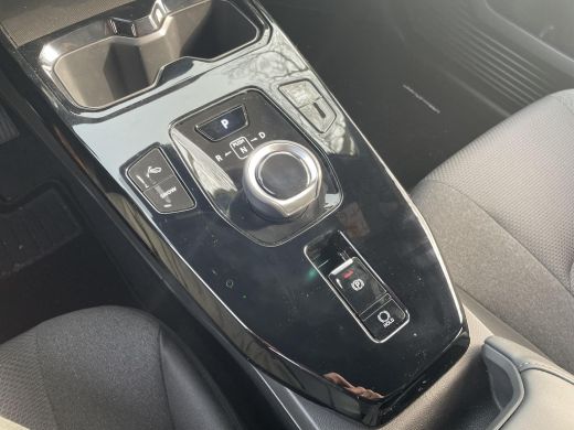 Toyota Urban Cruiser Dynamic 61 kWh ActivLease financial lease