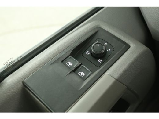 Volkswagen Crafter 2.0 TDI L3H3 140PK | Aut. | Airco | Camera | Adap. Cruise | Trekhaak | Carplay | Parkeersens. ActivLease financial lease