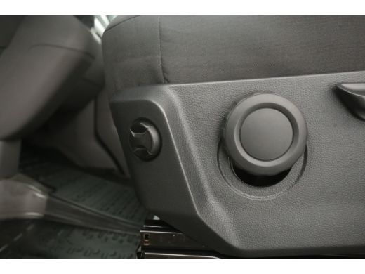 Volkswagen Crafter 2.0 TDI L3H3 140PK | Aut. | Airco | Camera | Adap. Cruise | Trekhaak | Carplay | Parkeersens. ActivLease financial lease