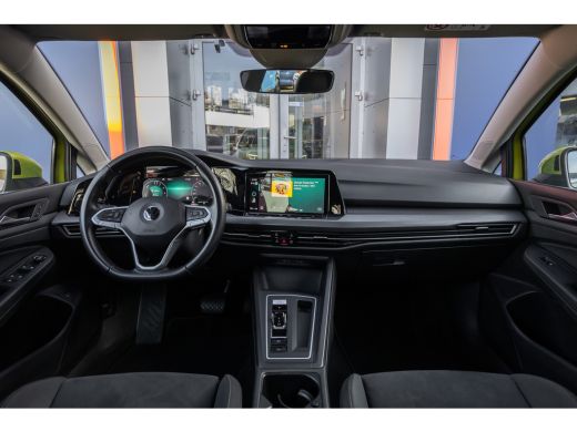 Volkswagen Golf 1.4 eHybrid Style | Massage stoel+ verwarming | Camera | Apple Carplay/Android Auto | Cruise adap... ActivLease financial lease