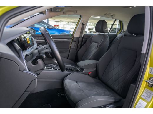 Volkswagen Golf 1.4 eHybrid Style | Massage stoel+ verwarming | Camera | Apple Carplay/Android Auto | Cruise adap... ActivLease financial lease