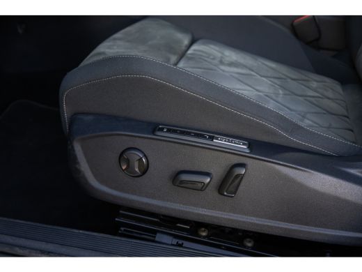 Volkswagen Golf 1.4 eHybrid Style | Massage stoel+ verwarming | Camera | Apple Carplay/Android Auto | Cruise adap... ActivLease financial lease