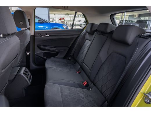 Volkswagen Golf 1.4 eHybrid Style | Massage stoel+ verwarming | Camera | Apple Carplay/Android Auto | Cruise adap... ActivLease financial lease