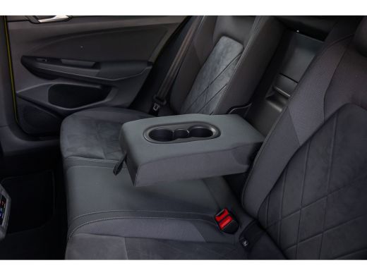 Volkswagen Golf 1.4 eHybrid Style | Massage stoel+ verwarming | Camera | Apple Carplay/Android Auto | Cruise adap... ActivLease financial lease